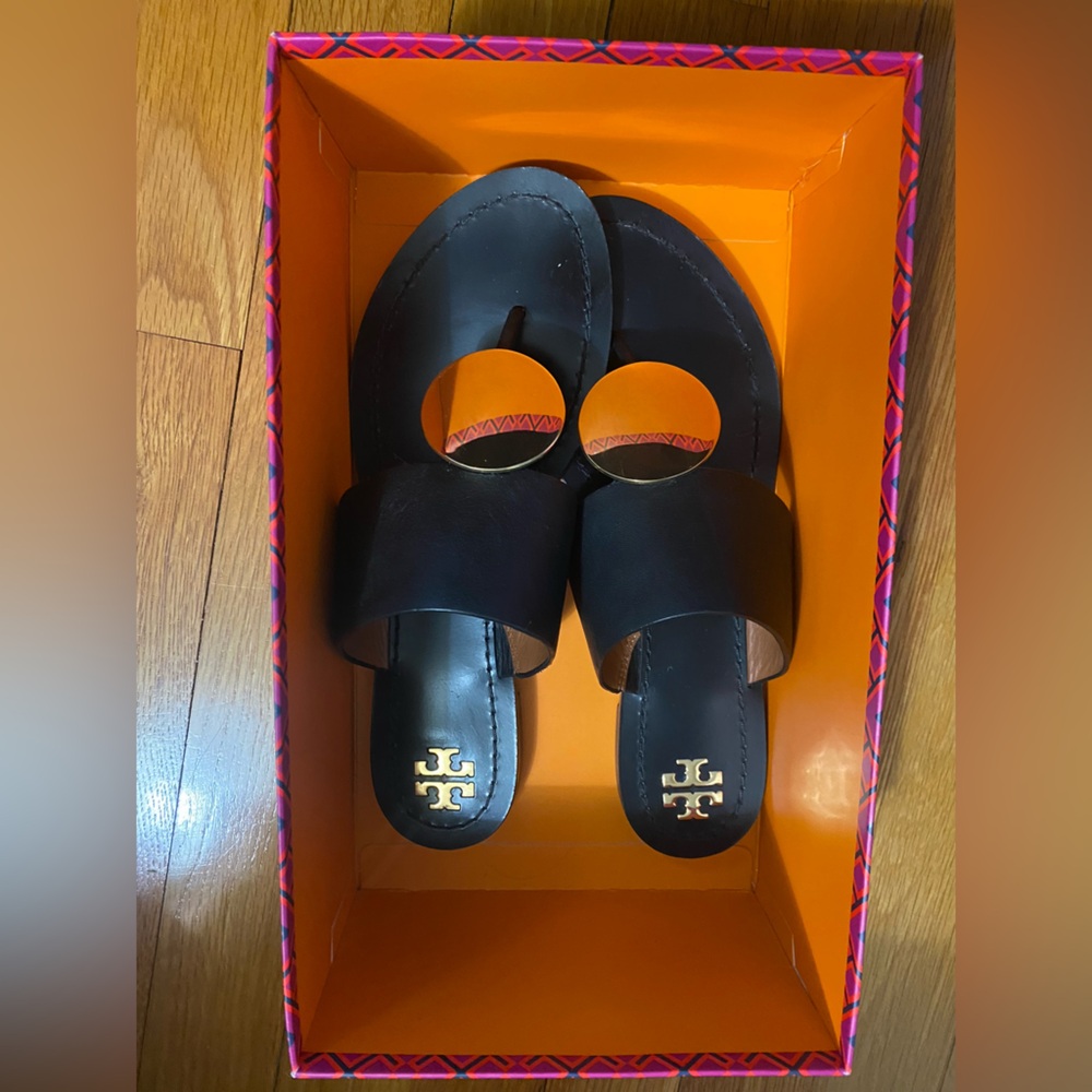 TORY BURCH MEDALLION SANDALS - Picture 8 of 8